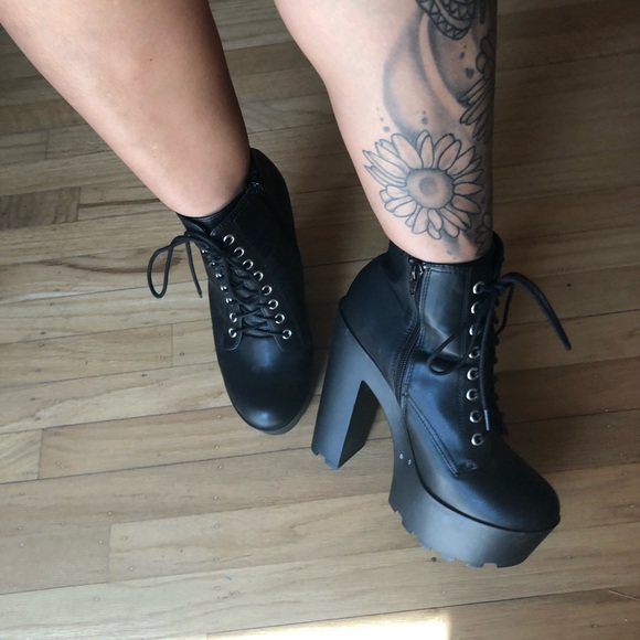 Platform heels - Picture 3 of 3